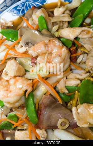 Zehn Zutat Meeresfrüchte mit Pfanne Freund Nudeln, eine Spezialität der chinesischen Küche. Stockfoto