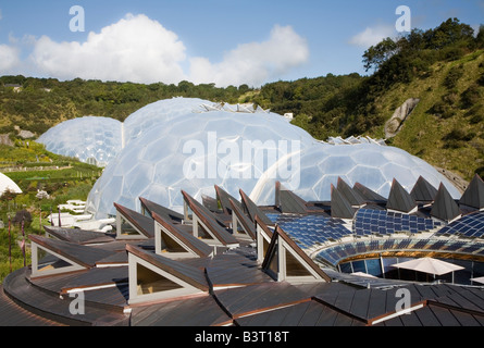 Das Dach der Kern und die Biome im Eden Project in Cornwall England Stockfoto