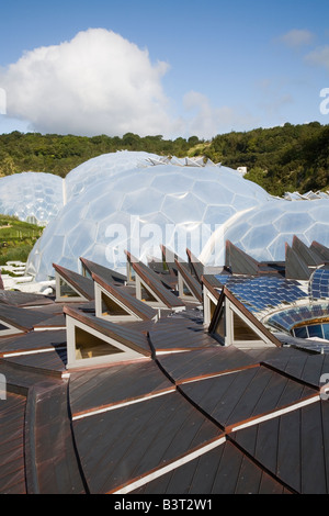 Das Dach der Kern und die Biome im Eden Project in Cornwall England Stockfoto