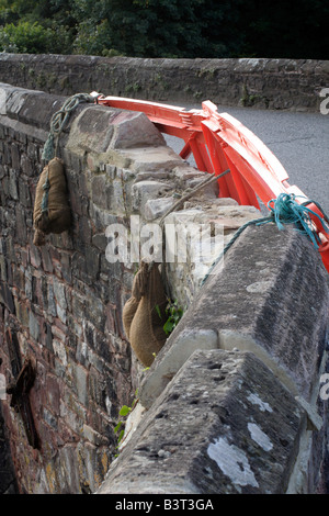 BRÜCKE-REPARATUR AUF BICKLEIGH BRÜCKE DEVON NACH BESCHÄDIGUNGEN DURCH STÖßE SCHÜTZT DURCH FAHRZEUG Stockfoto