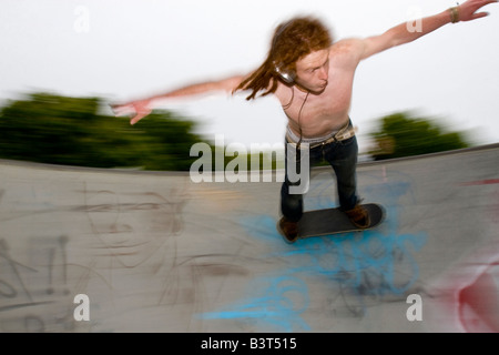 T.j. watt Reiten die Schüssel in Vic west Skate Park. Stockfoto
