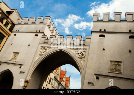 Blick auf die moderne Karlstor, Tor inbound in Richtung Fußgängerzone der Neuhauser Straße in der Hauptstadt München Bayern Deutschland Stockfoto