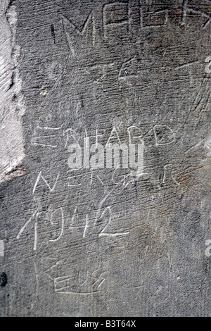 Deutsche Graffiti-links auf der Tour de l Horloge in Chinon Burg Chinon Vallée De La Vienne Vienne River valley Stockfoto