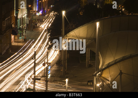 Wien, Urban-Loritz-Platz Und Gürtel - Wien, Straße bei Nacht Stockfoto