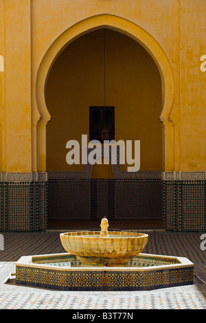 Innere des Mausoleums von Moulay Ismail in Meknès, Marokko. Moulay Ismail machte Meknes zu seiner Hauptstadt