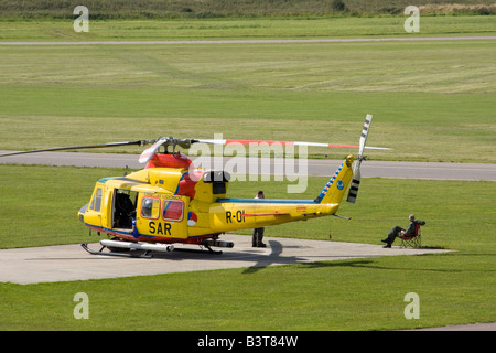 Der Rettungshubschrauber der Royal Netherlands Air Force Agusta Bell ab 412 SP am Shoreham Airport, West Sussex, England, Großbritannien Stockfoto