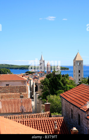 Dächer und Kirchtürme der alten Stadt Rab, Kroatien, Osteuropa Stockfoto