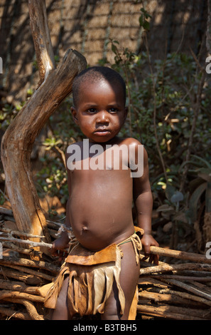 Afrika, Südafrika, KwaZulu Natal, Shakaland, Zulu junge (MR) Stockfoto