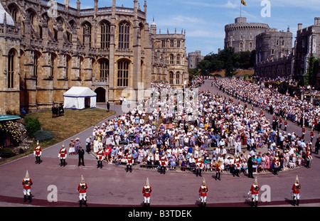 England, London, Windsor Castle. Der Household Cavalry Strecke der Prozession während der Zeremonie Strumpfband Stockfoto