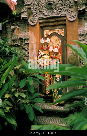 Ozeanien, Indonesien, Bali, Ubud. Legong-Tänzerinnen. MR. Stockfoto