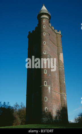England, Somerset, Alfreds Turm. Teil des Anwesens Stourhead wurde diese Torheit von Hoare-Familie zum Gedenken an König Alfred der große Niederlage der Dänen erbaut. Von der Spitze des Turms sieht man sieben Grafschaften und Südwales. Stockfoto