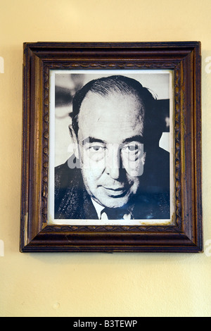 England, Oxford. Ein Porträt von JRR Tolkien in der Adler und Kind Pub. CS Lewis und JRR Tolkien würde in den 1950er und 1960er Jahren hier treffen sich zusammen mit ihrem literarischen Freundeskreis bekannt als "The Inklings" zu lesen und besprechen Sie ihr neustes Werk, einschließlich der Chronincles von Narnia und The Lord of the Rings. Stockfoto