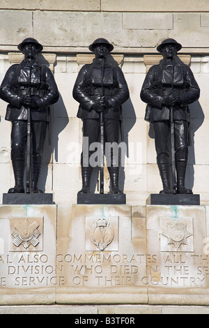 England, London, die Wachen Memorial in Horseguards Parade. Es wurde 1926 errichtet und die fünf Foot Guards Regimenter, kämpfte im ersten Weltkrieg (WW1) gewidmet. Stockfoto