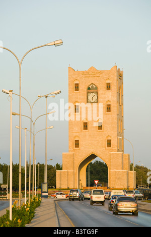 Oman, Dhofar Region Salalah. Salalah Clocktower / Sonnenuntergang Stockfoto