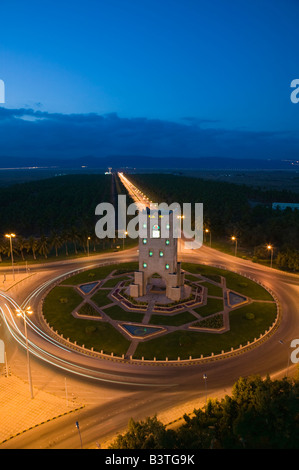 Oman, Dhofar Region Salalah. Salalah Clocktower / Abend Stockfoto