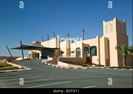 Katar, Al-Shahaniyya. Katar Camel Racing Track-Hauptgebäude Stockfoto