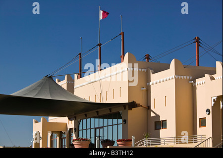 Katar, Al-Shahaniyya. Katar Camel Racing Track-Hauptgebäude Stockfoto