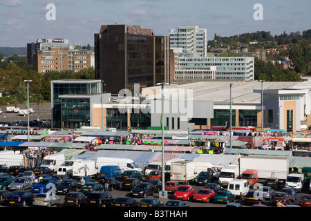 Wembley Sonntagsmarkt Parkplatz Londoner Stadtteil Brent Wembley Stadion Parkplatz England uk gb Stockfoto