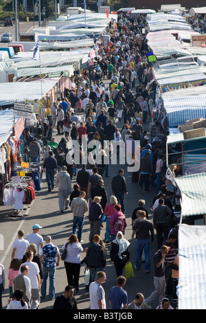 Wembley Sonntag Markt Londoner Stadtteil Brent Wembley Stadion Parkplatz England uk gb Stockfoto