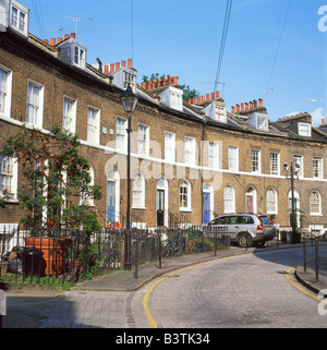 Eine Reihe von traditionellen Reihenhaus Backsteinhäuser Gehäuse bei Keystone Crescent in der Nähe der Caledonian Road in der Nähe von Kings Cross London N1 UK KATHY DEWITT Stockfoto