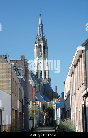 Straße mit Blick auf die Nieuwe Kerk (neue Kirche), Delft, Niederlande Stockfoto