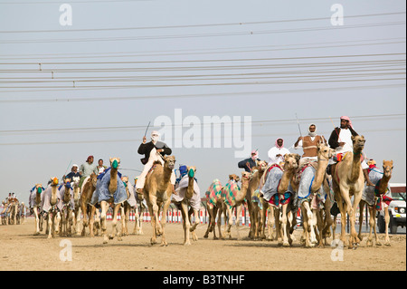 Vereinigte Arabische Emirate, Dubai, Al Marqadh. Dubai-Kamelrennen Track - Kamelrennen Stockfoto