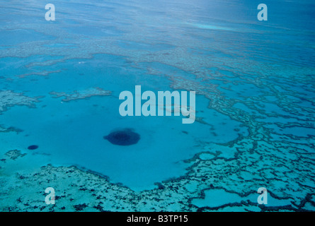 Australien, Queensland. Great Barrier Reef-Ansichten aus der Luft, Blue Hole. Stockfoto