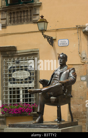 Staue von Giacomo Puccini in Lucca, Toskana, Italien, Europa Stockfoto
