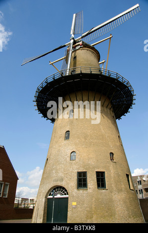 Niederlande (aka Holland), Dordrecht. Älteste Stadt in Holland. Historische Windmühle, Fietsroutenetwerk, ca. 1713. Stockfoto