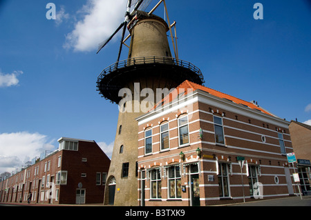 Niederlande (aka Holland), Dordrecht. Älteste Stadt in Holland. Historische Windmühle, Fietsroutenetwerk, ca. 1713. Stockfoto