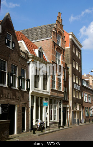 Europa, Niederlande (aka Holland), Dordrecht. Älteste Stadt in den Niederlanden im Jahre 1220 gechartert. Typische Straßenszene. Stockfoto