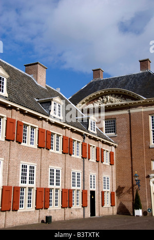 Niederlande (aka Holland), Apeldoorn in der Nähe von Arnheim. National Museum Paleis Het Loo (aka Het Loo Palace). West Wing Eingang. Stockfoto