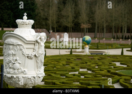 Niederlande (aka Holland), Apeldoorn. National Museum Paleis Het Loo (aka Het Loo Palace). Untere Gärten. Stockfoto