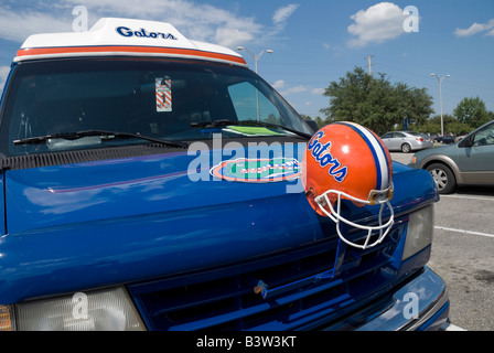 Fahrzeug mit University of Florida Gator Symbolen Gainesville Florida verziert Stockfoto