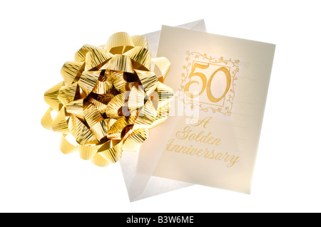 50. Geburtstag Karte mit Umschlag und gold Bug Stockfoto