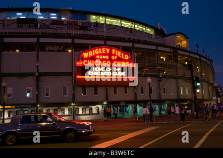 Chicagos Wrigley Field historische Leuchtreklame Stockfoto