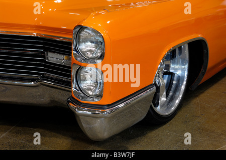 Orange 1967 Cadillac Coupe DeVille stilvollen Retro-Oldtimer Stockfoto