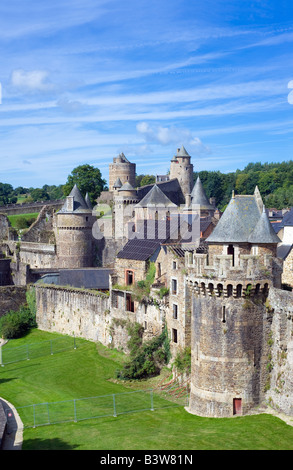 Mauern der mittelalterlichen Burg 13. Jh. Fougères Brittany France Stockfoto