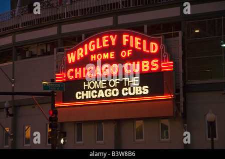 Chicagos Wrigley Field historische Leuchtreklame Stockfoto