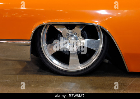 Low-Profile-Reifen auf Retro-Oldtimer Stockfoto