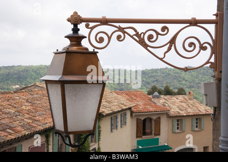 Straßenlaterne in einem malerischen Dorf - Ramatuelle, Côte d ' Azur Stockfoto