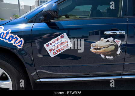 Fahrzeug mit University of Florida Gator Symbolen Gainesville Florida verziert Stockfoto