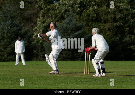 Easton Cowboys & Cowgirls Club spielen Cricket auf er Park Bristol Stockfoto