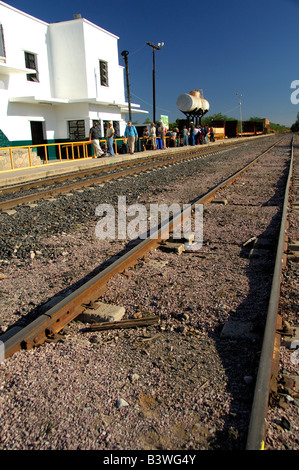 Mexiko, Bundesstaat Sinaloa, Copper Canyon. Bahnhof El Fuerte. Stockfoto