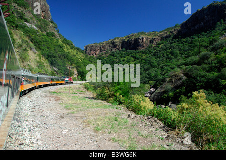 Mexiko, Chihuahua, Copper Canyon. Aussicht vom Touristenzug. Stockfoto