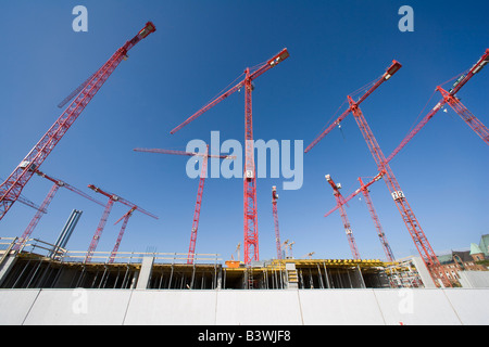 Zahlreichen Baukräne auf der Großbaustelle der HafenCity Hafenstadt Stockfoto