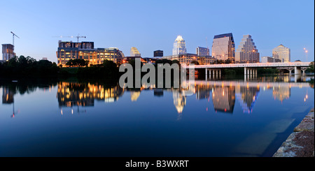 Aussicht auf die Innenstadt von Riverside in Town Lake Austin Stockfoto