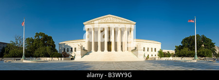 US Supreme Court Gebäude auf Capitol Hill Washington DC hohe Auflösung Panorama mit klaren, blauen Himmel und am Abend Sonnenlicht Stockfoto