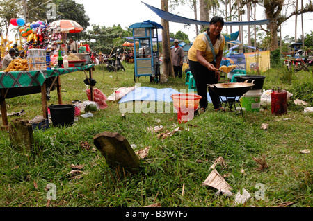 Masse Einäscherung/Beerdigung außerhalb Gianyar, Bali, Indonesien Stockfoto