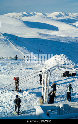 Skifahrer bei der Cairnwell Ski Centre, Schottisches Hochland, in die Cairngorms Stockfoto